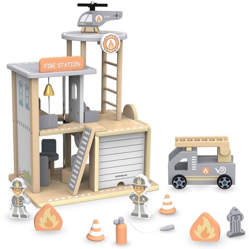Drewniana remiza strażacka z akcesoriami, straż pożarna